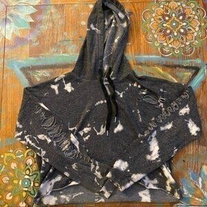 Really cute cropped hoodie in black